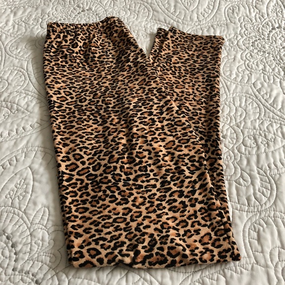 Smokin’ Hot Leopard Leggins Animal Print - Picture 3 of 8